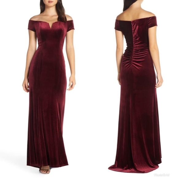 Vince Camuto Notch Neck Velvet Off Shoulder Gown size 20W NWT - Picture 1 of 13